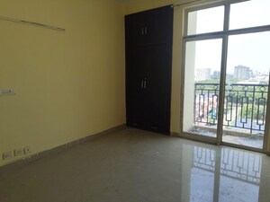 Room in 3.5 BHK Apartment at Amrit Avenue, Sushant Golf City – for Rent