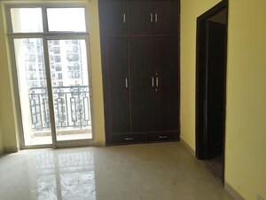 Room in 3.5 BHK Apartment at Amrit Avenue, Sushant Golf City – for Rent