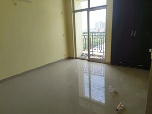 Room in 3.5 BHK Apartment at Amrit Avenue, Sushant Golf City – for Rent