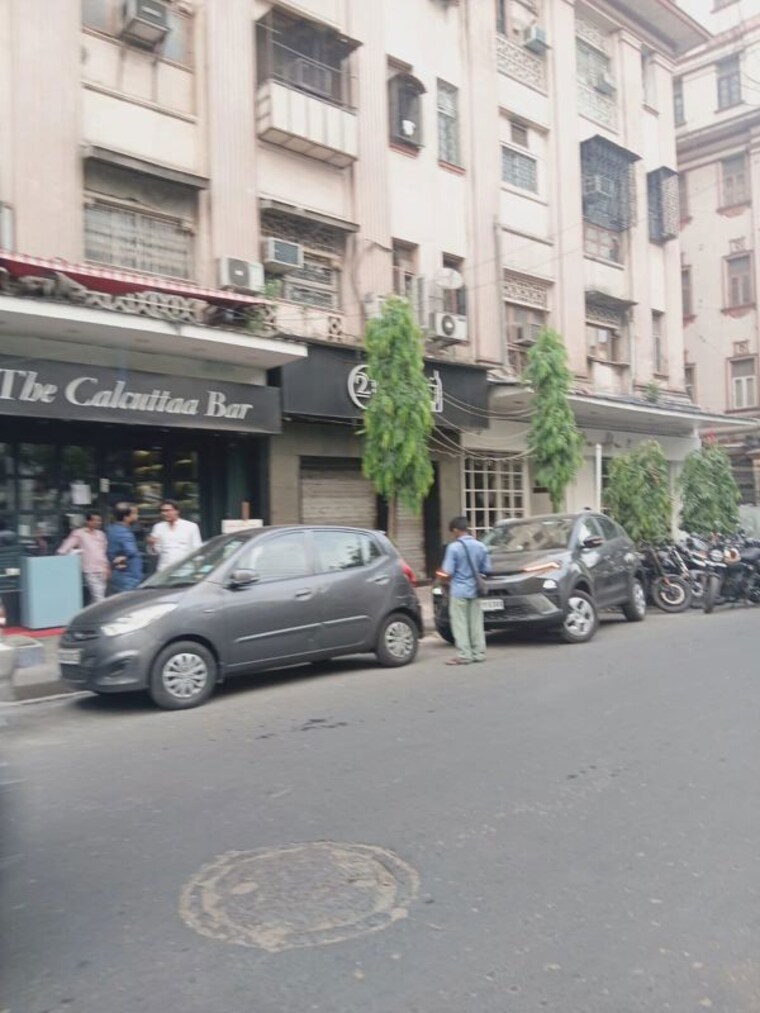  Parking, esplanade Commercial Shop 200 Sq.Ft. In Esplanade Kolkata 10343683