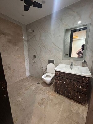 Bathroom in 4 BHK Apartment at DLF Westend Heights, Sector 53 – for Sale