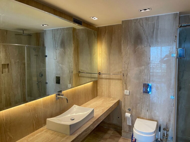 Bathroom, dlf-the-aralias 3.5 Bedroom 5800 Sq.Ft. Apartment In Sector 42 Gurgaon 10351141