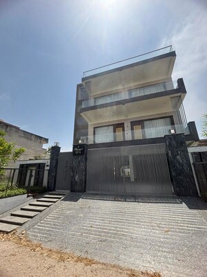6 BHK Independent House – Exterior View View at Sector 76 - for Sale