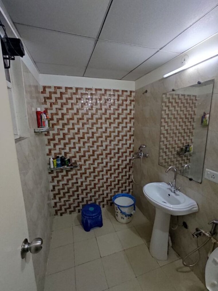 Bathroom, gaur-city-2-14th-avenue 2 Bedroom 1040 Sq.Ft. Apartment In Sector 16c Greater Noida Greater Noida 10351149