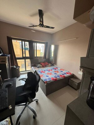 Team Area in 2 BHK Apartment at Navpada – for Rent
