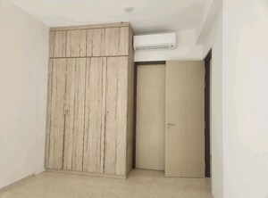Room in 3 BHK Apartment at Adani Ten BKC, Bandra East – for Rent
