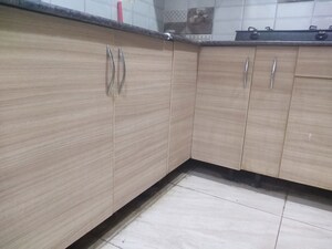 Room in 2 BHK Apartment at Gaur 14th Avenue High Street, Sector 16c Greater Noida – for Rent