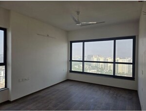Room in 5 BHK Apartment at Kalpataru Magnus, Bandra East – for Rent