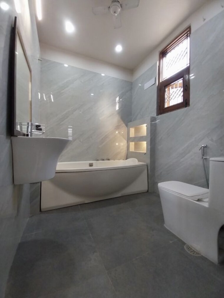 Bathroom, sector 39 6+ Bedroom 300 Sq.Ft. Independent House In Sector 39 Noida 10351201