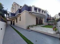6+ BHK + Pooja Room,Servant Room,Study Room,Extra Room,Store Room Independent House For Sale in Sector 39