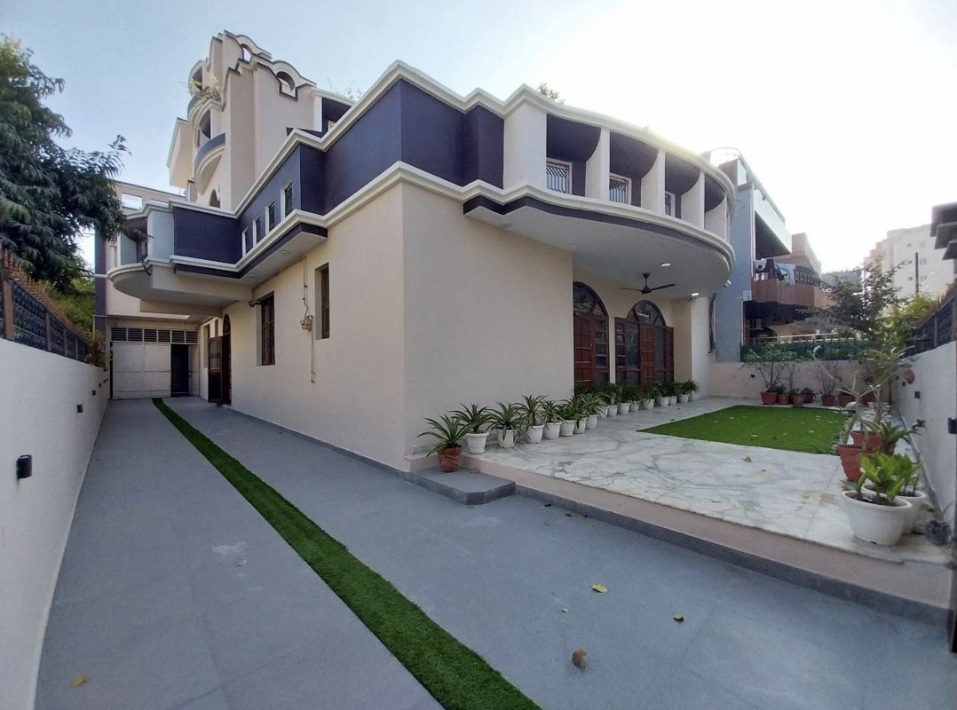 6+ BHK + Pooja Room,Servant Room,Study Room,Extra Room,Store Room Independent House For Sale in Sector 39