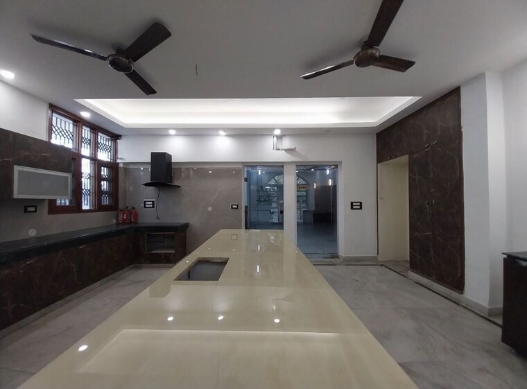 undefined, sector 39 6+ Bedroom 300 Sq.Ft. Independent House In Sector 39 Noida 10351201