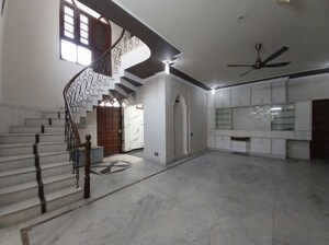 Staircase in 6+ BHK Independent House at Sector 39 – for Sale