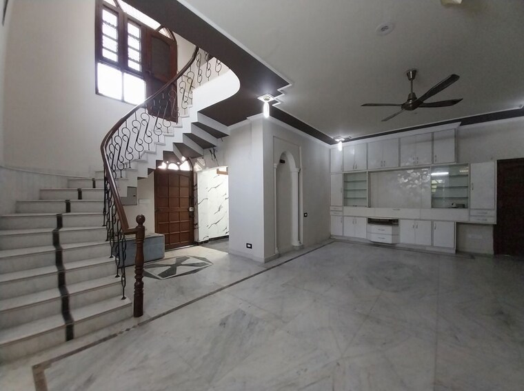 undefined, sector 39 6+ Bedroom 300 Sq.Ft. Independent House In Sector 39 Noida 10351201