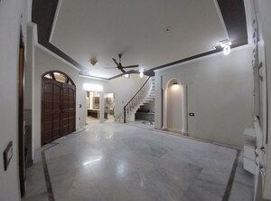 Room in 6+ BHK Independent House at Sector 39 – for Sale