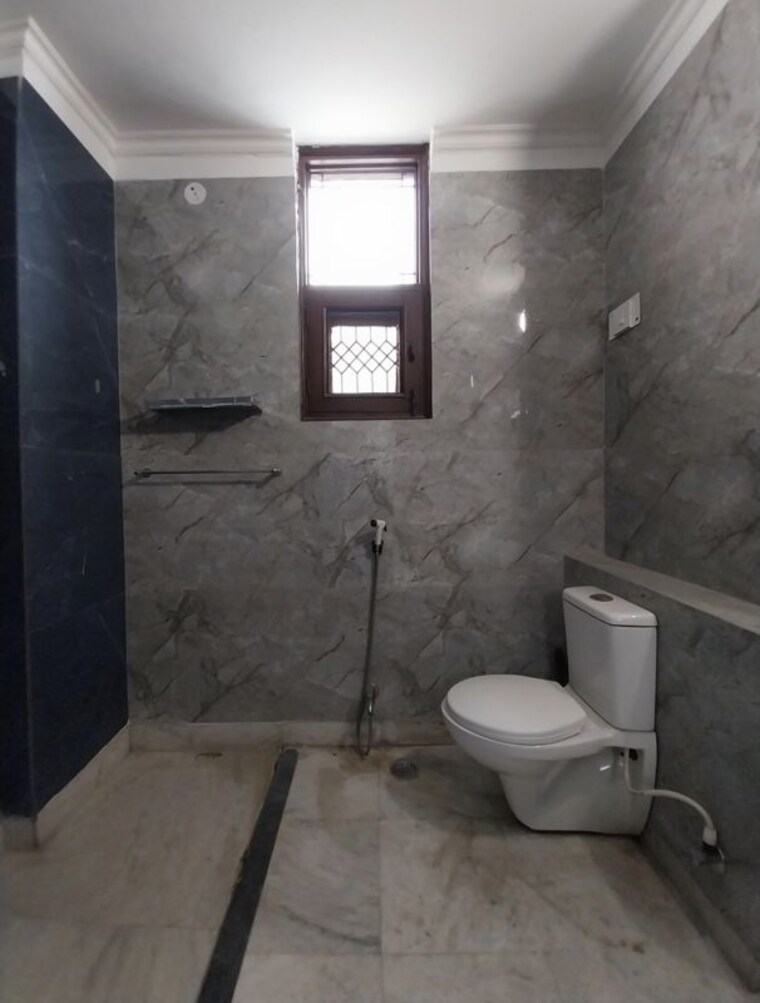 Bathroom, sector 39 6+ Bedroom 300 Sq.Ft. Independent House In Sector 39 Noida 10351201