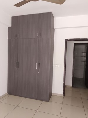 2.5 BHK Apartment For Rent in Gulshan Bellina, Sector 16 Greater Noida