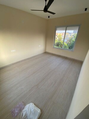 Room in 4 BHK Apartment at Amanora Future Towers, Hadapsar – for Sale