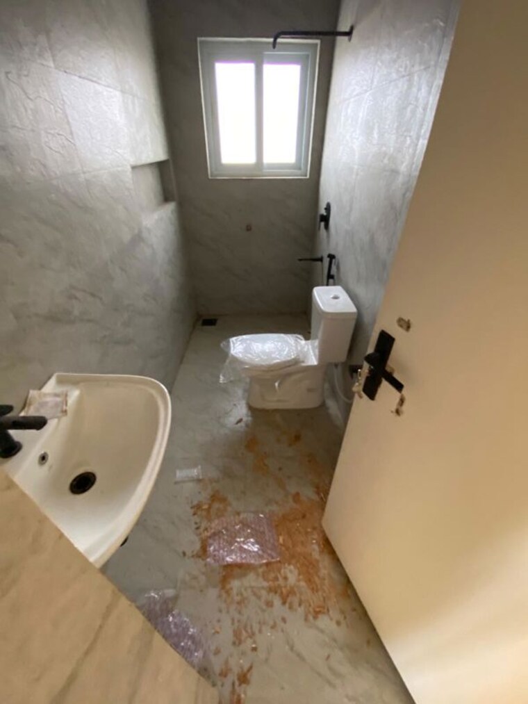 Bathroom, amanora-future-towers 4 Bedroom 1800 Sq.Ft. Apartment In Hadapsar Pune 10351172