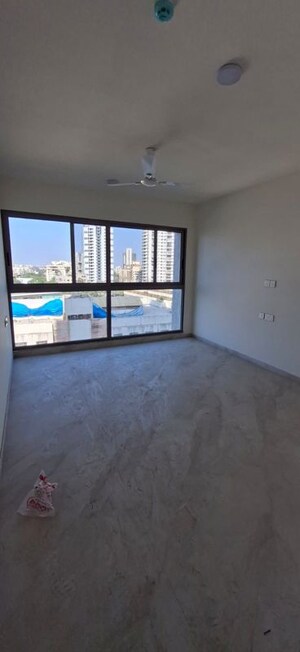 Room in 4 BHK Apartment at Amanora Future Towers, Hadapsar – for Sale