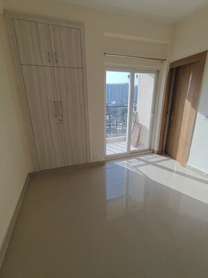 Room in 4 BHK Apartment at T Homes Phase 1, Siddharth Vihar – for Rent