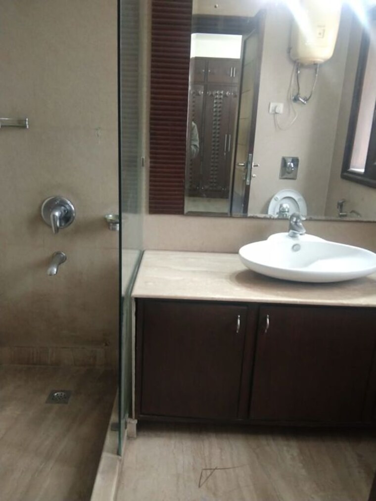Bathroom, panchsheel park 4 Bedroom 600 Sq.Yd. Builder Floor In Panchsheel Park Delhi 10351255