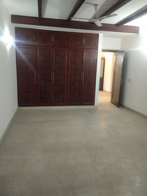 Room in 4 BHK Builder Floor at Panchsheel Park – for Sale