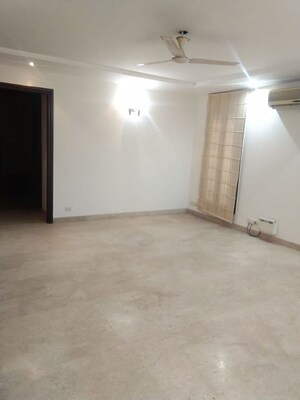 Room in 4 BHK Builder Floor at Panchsheel Park – for Sale