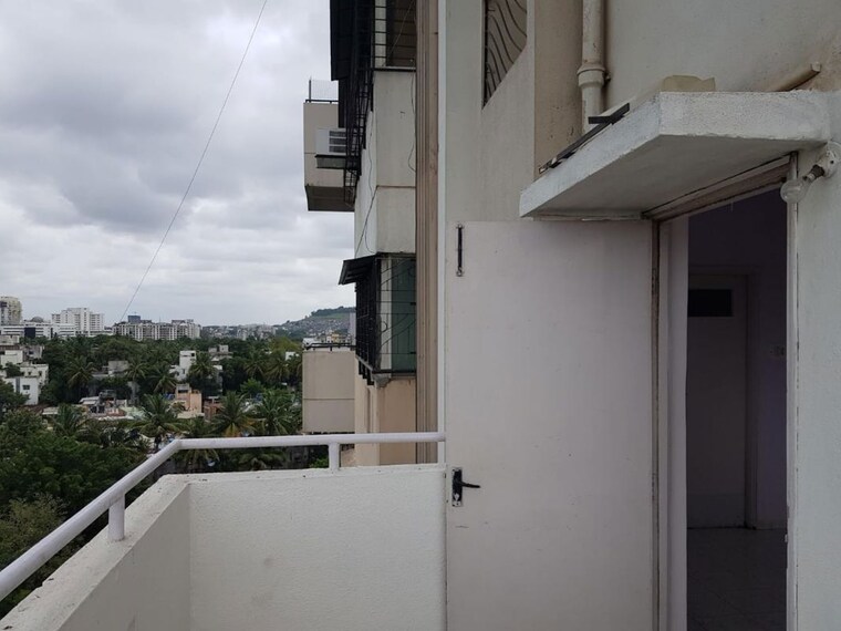 Balcony, bhusari colony 2 Bedroom 952 Sq.Ft. Apartment In Bhusari Colony Pune 10351250