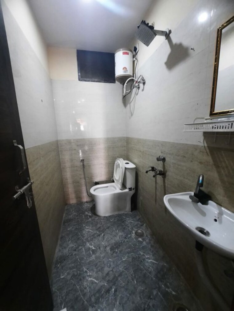 Bathroom, bindal-enclave 2 Bedroom 900 Sq.Ft. Apartment In Phi Iv Greater Noida Greater Noida 10351267