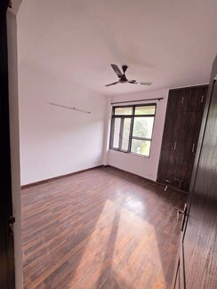 3 BHK Apartment For Rent in Nimbus The Hyde park