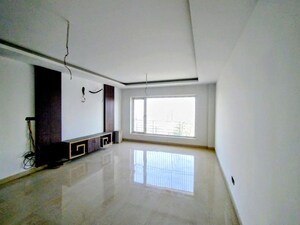 Room in 4 BHK Builder Floor at Sector 28 – for Sale