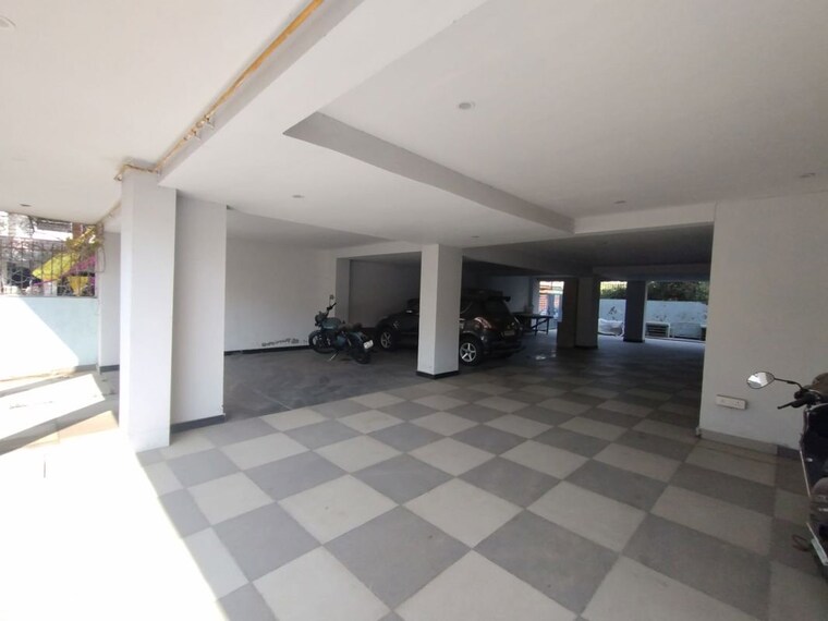  Parking, sector 28 4 Bedroom 350 Sq.Yd. Builder Floor In Sector 28 Faridabad 10351417