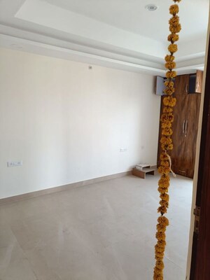 Room in 3 BHK Apartment at Grah Enclave, Arjunganj – for Rent