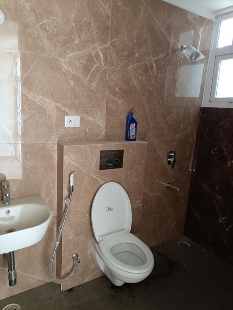 Bathroom, grah-enclave 3 Bedroom 1400 Sq.Ft. Apartment In Arjunganj Lucknow 10351443
