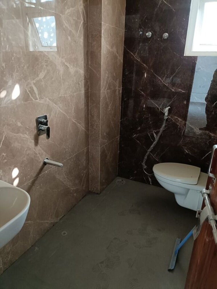 Bathroom, grah-enclave 3 Bedroom 1400 Sq.Ft. Apartment In Arjunganj Lucknow 10351443