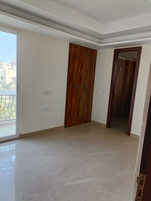 Room in 3 BHK Apartment at Grah Enclave, Arjunganj – for Rent