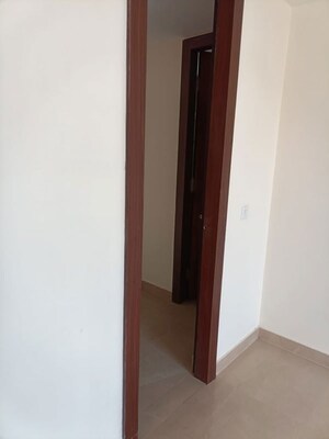 Room in 3 BHK Apartment at Grah Enclave, Arjunganj – for Rent