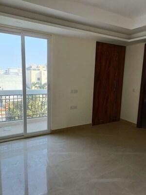 Room in 3 BHK Apartment at Grah Enclave, Arjunganj – for Rent