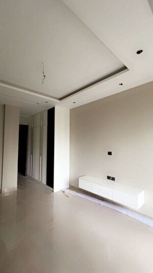 Room in 4 BHK Builder Floor at Sector 57 – for Sale