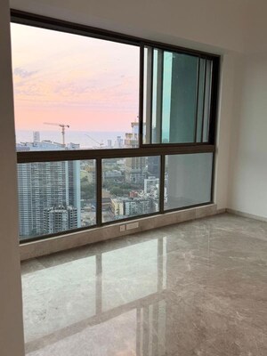 Room in 4 BHK Apartment at Prestige Jasdan Classic, Mahalaxmi – for Rent