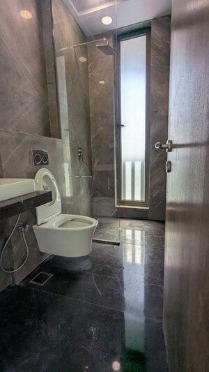 Bathroom in 4 BHK Apartment at Prestige Jasdan Classic, Mahalaxmi – for Rent