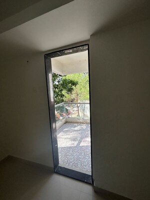 Room in 2 BHK Apartment at Kamgar Putala Vasahat – for Sale