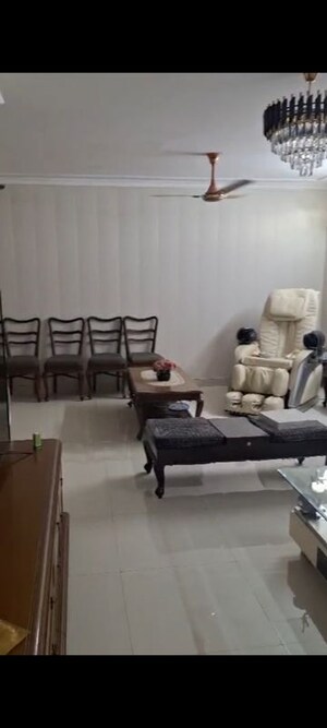 Team Area in 3 BHK Builder Floor at Greater Kailash ii – for Sale