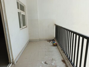 Room in 2.5 BHK Apartment at JM Florance, Tech Zone 4 Greater Noida – for Rent
