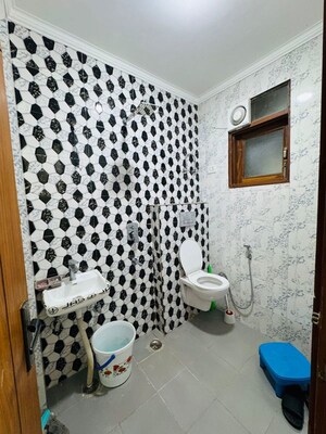 Team Area in 2 BHK Builder Floor at Saket – for Rent