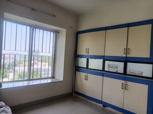 Room in 3 BHK Apartment at Kamgar Putala Vasahat – for Rent