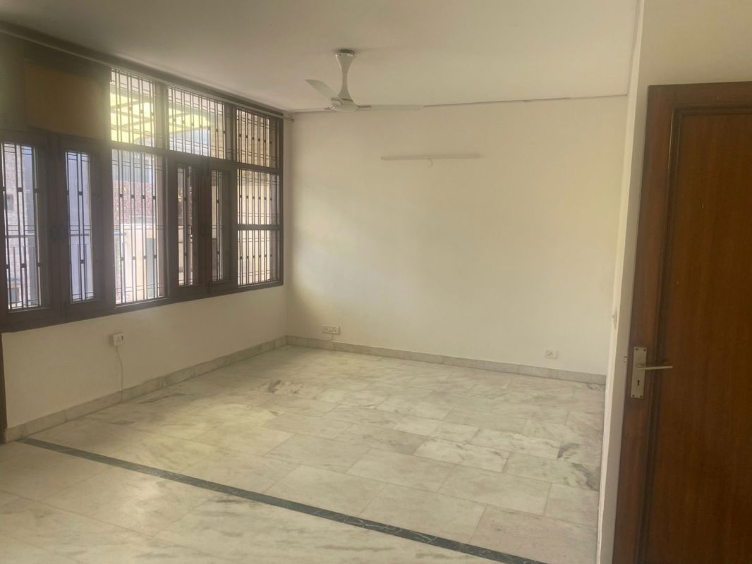 3 BHK + Servant Room Builder Floor For Rent in Kailash Colony