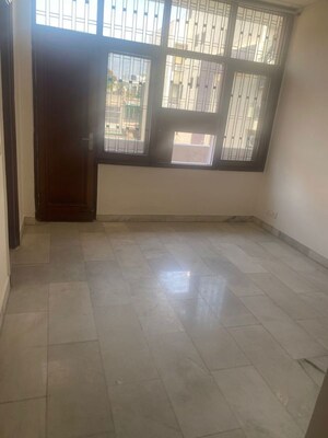 Room in 3 BHK Builder Floor at Kailash Colony – for Rent