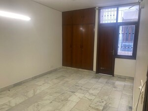Room in 3 BHK Builder Floor at Kailash Colony – for Rent